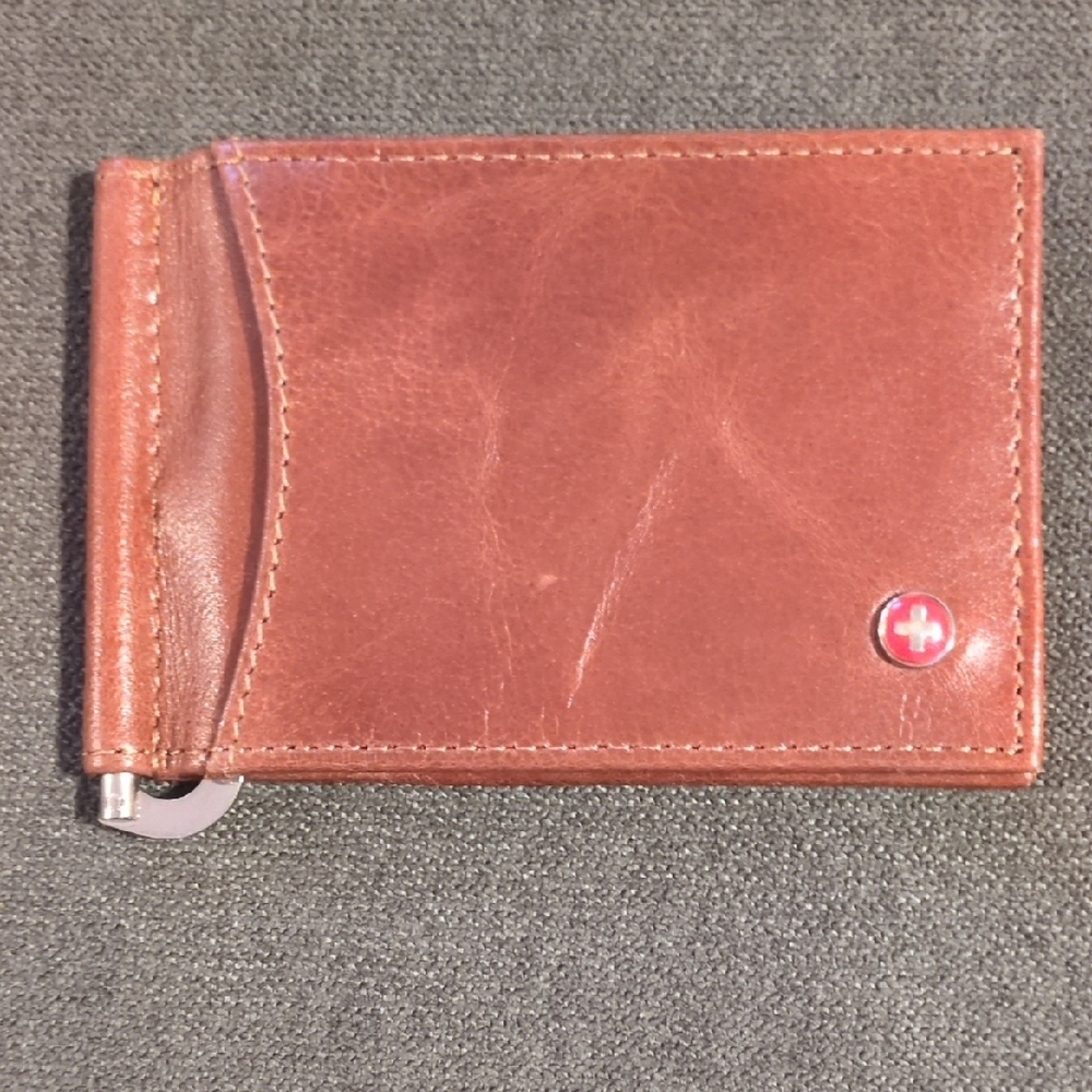 New In Box Alpine Swiss Genuine Leather Bifold Wallet